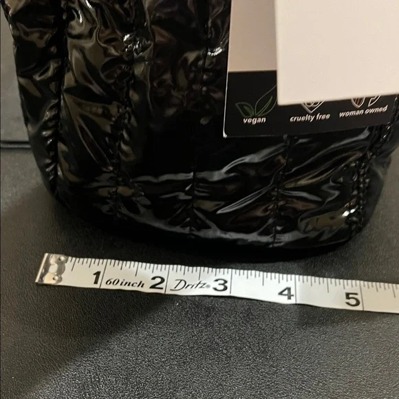 Ah-dorned | Classic Black Metallic Tote Bag w/ Crossbody Strap & Bag Charm Chain - Picture 17 of 17